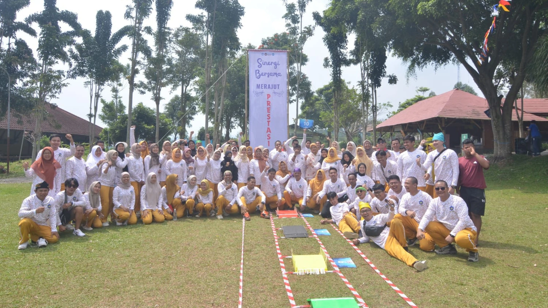 Event UNSIKA - Capacity Building 2024 di Camp Hulu Cai: Memperkuat Sinergi dan Kolaborasi 330 Peserta 3 Capacity Building UNSIKA 2024 final game Building Bridge