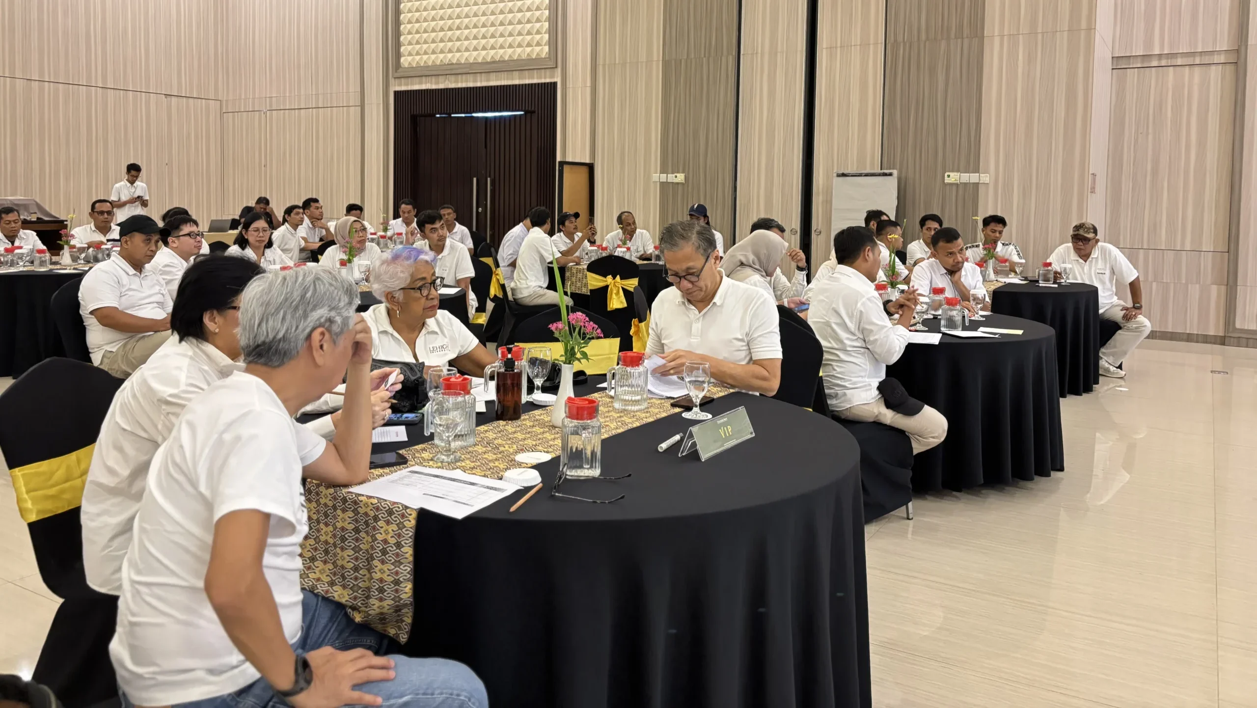 Event CGN - Outbound Management Training PT Caturgriya Naradipa di Kuningan: Penguatan Leadership dan Teamwork 1 Outbound Management Training sesi leadership development