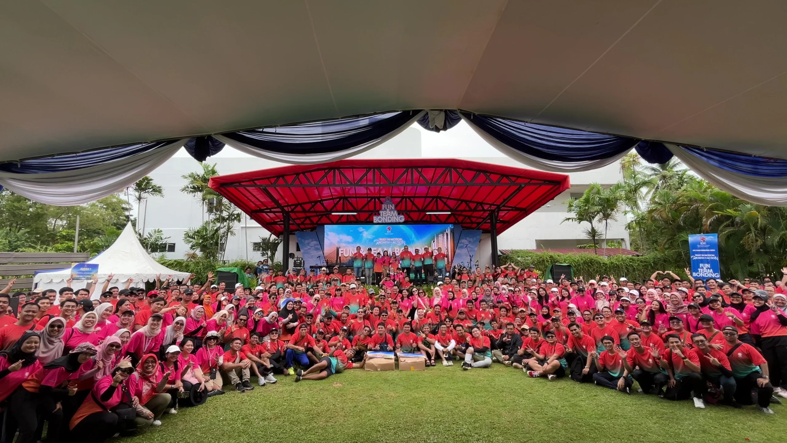 Event IDX Batam - Fun & Team Bonding IDX Batam 2025 di Batam View Beach Resort 4 Foto Bersama Fun & Team Bonding IDX