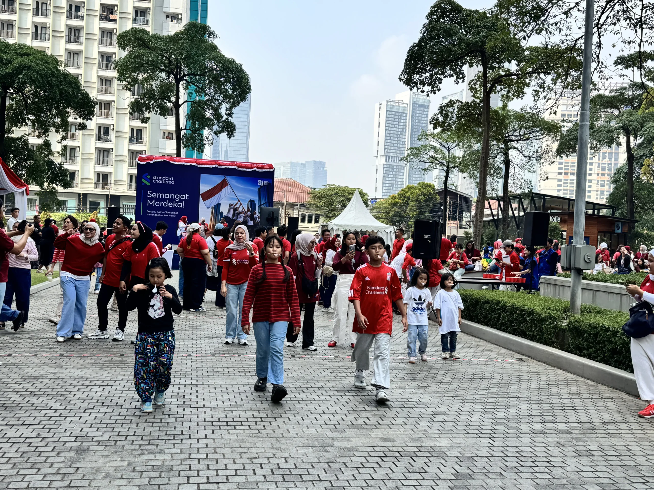 Suasana kegiatan Team Building Standard Chartered 2026 di WTC 2 Jakarta